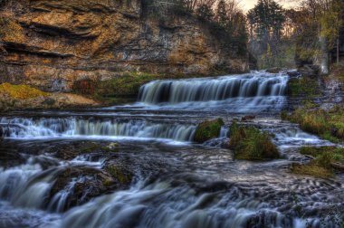 HDR renkli doğal şelale