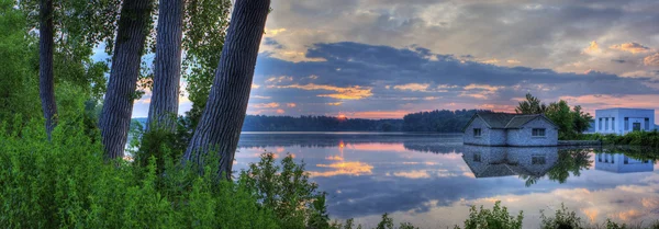 Panorama východ slunce na jezeře — Stock fotografie