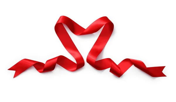 심장 모양으로 빨간색 새틴 리본 — 스톡 사진