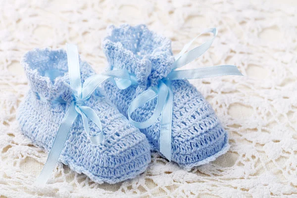 Ręcznie robione niebieskie botki dla niemowląt — Zdjęcie stockowe