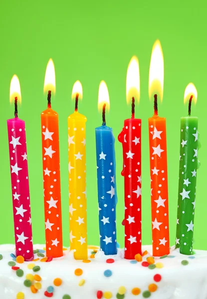 Барвисті день народження свічки — стокове фото