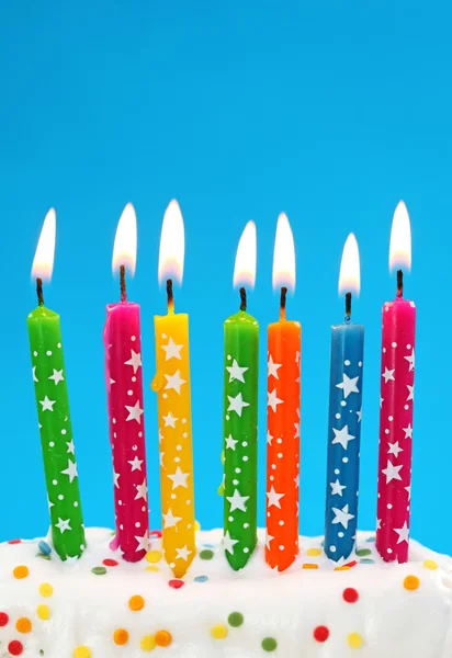Kleurrijke verjaardagskaarsen — Stockfoto