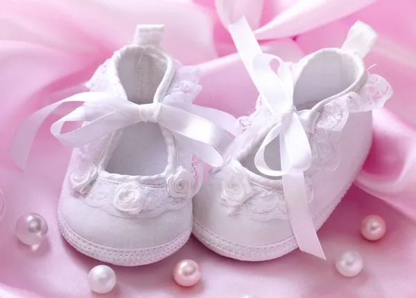 White baby booties — Stock Photo, Image