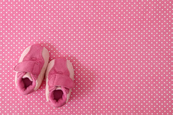 Zapatos de bebé rosa — Foto de Stock
