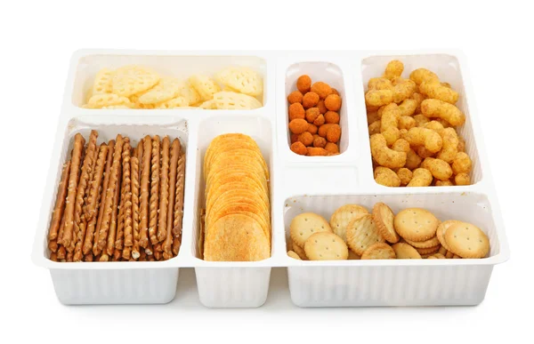 Salzige Snacks im Karton — Stockfoto