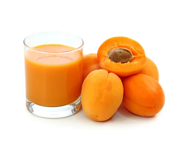 Frische Aprikosen und Saft — Stockfoto