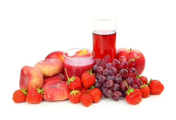 赤いフルーツとジュース — ストック写真