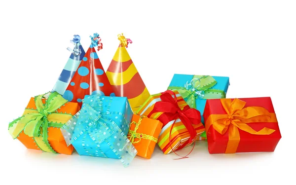 Cajas de regalo coloridas y sombreros de fiesta — Foto de Stock