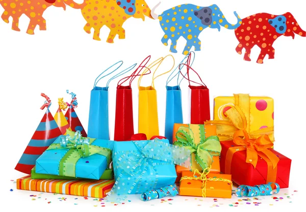 Kleurrijke geschenkdozen en partij hoeden — Stockfoto