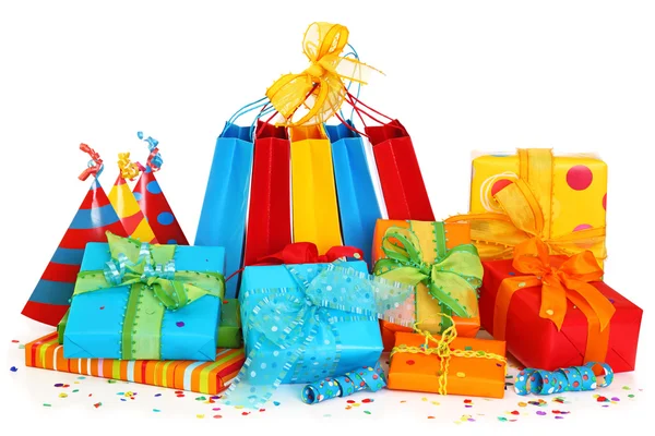 Färgglada presentförpackning och partyhattar — Stockfoto