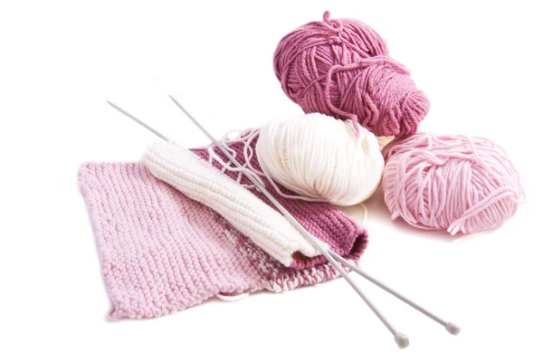 Tejer con lana rosa y blanca — Foto de Stock