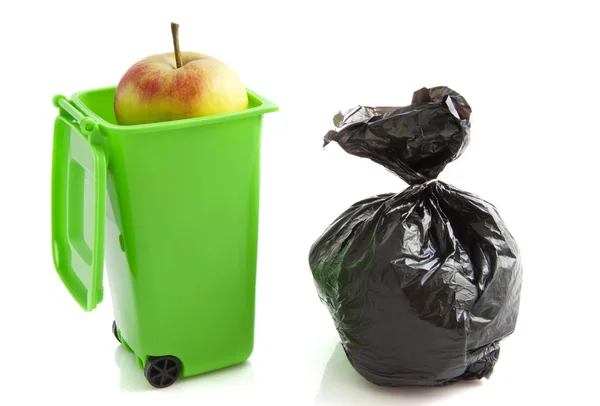 Grüner Müllsack — Stockfoto