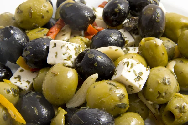 Teller mit Oliven — Stockfoto