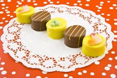 Paskalya petit fours