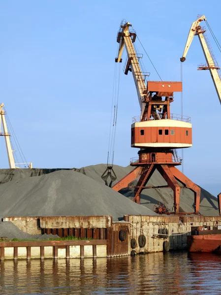 Harbor crane in operation. 2 — Stock Photo, Image