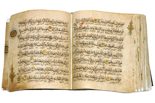 Buch Koran geöffnet und isoliert lizenzfreie Stockfotos