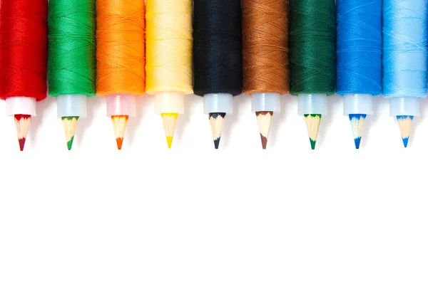 Ołówki i wątku — Zdjęcie stockowe