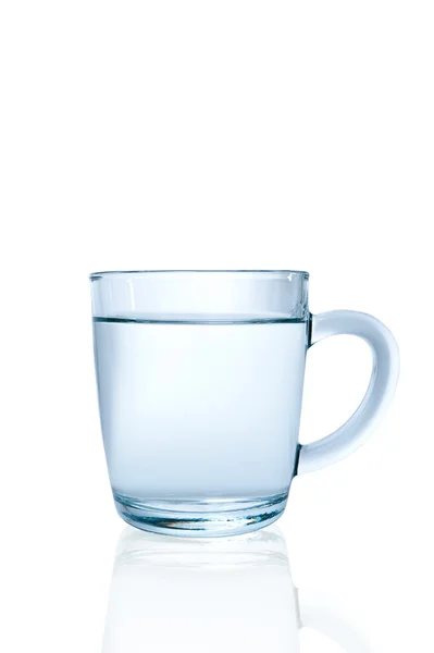 Glasbecher mit Wasser — Stockfoto