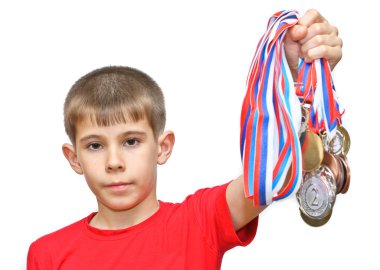Çocuk-atlet madalya ile