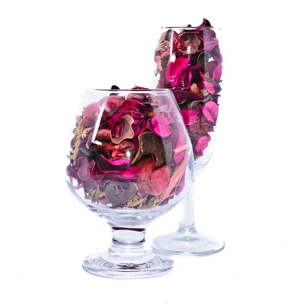Glas mit getrockneten Blättern — Stockfoto