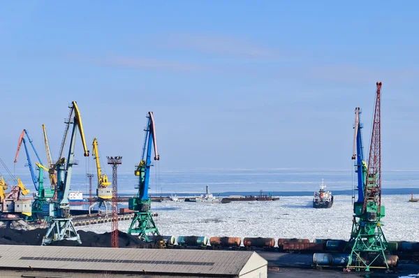 Kommerzieller Seehafen auf dem Eis — Stockfoto