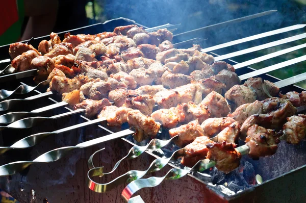 Smażone mięso na grillu — Zdjęcie stockowe
