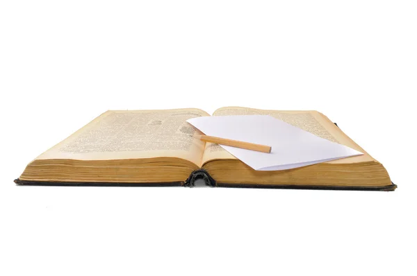 En eski kitap ve kalem — Stok fotoğraf