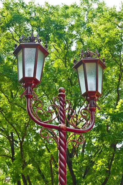 Straatlamp op een paal — Stockfoto