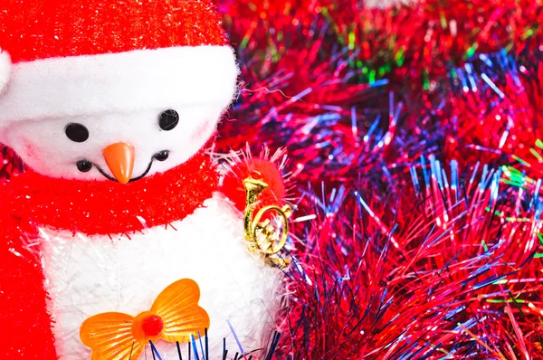 Рождественские украшения и мишура разных цветов — стоковое фото