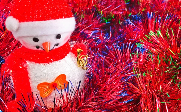 Weihnachtsschmuck und Lametta in verschiedenen Farben — Stockfoto