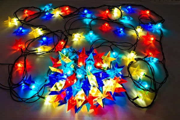 Garland van gekleurde lampen voor kerstbomen — Stockfoto