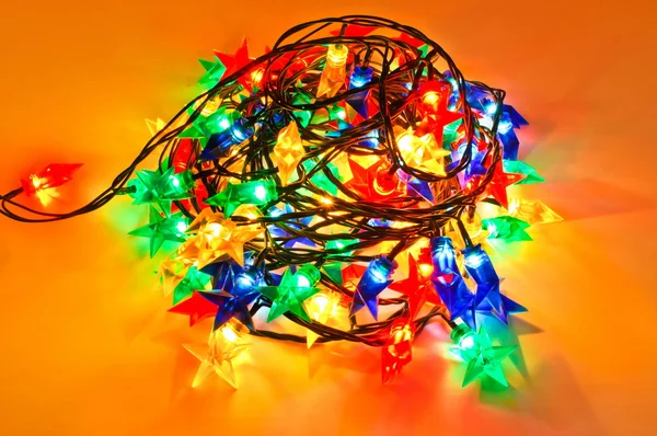 Krans av färgade lampor för julgranar — Stockfoto