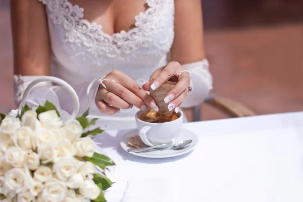 Nevěsta je dělat kávu — Stock fotografie