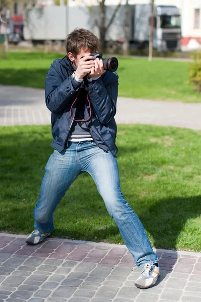 Fotograaf neemt een schot — Stockfoto