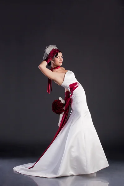 穿着婚纱的漂亮新娘 — 图库照片