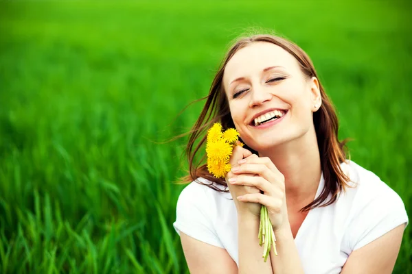 Woman with dandelions — Stock Photo, Image