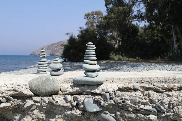 Piedras Zen equilibradas Imagen De Stock