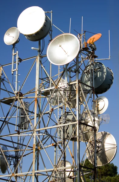 Telecomunicación y naturaleza — Foto de Stock