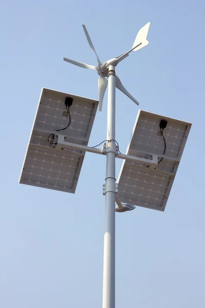 Mini vindkraft och solpaneler Royaltyfria Stockbilder