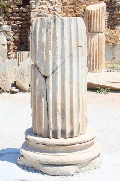 Fragment of an antique column — Stock Photo, Image