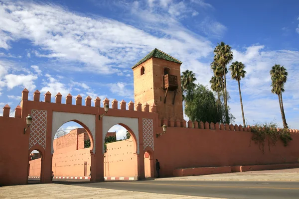 Porte de style oriental traditionnel à Marrakech, Maroc — Photo