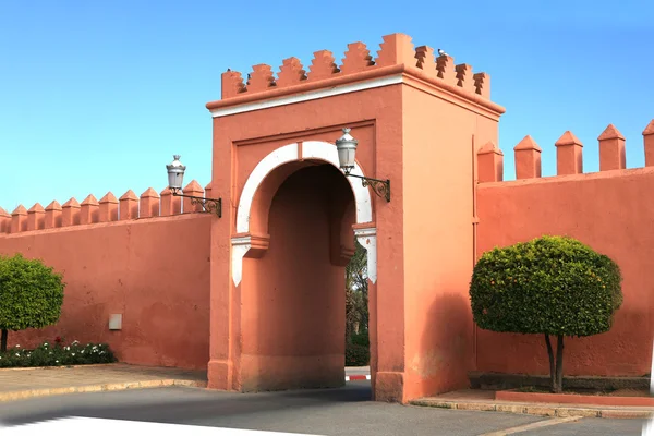 Poort in traditionele oosterse stijl in marrakech — Stockfoto