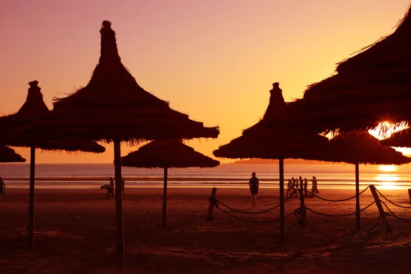 Zonsondergang op het strand in essaouria — Stockfoto