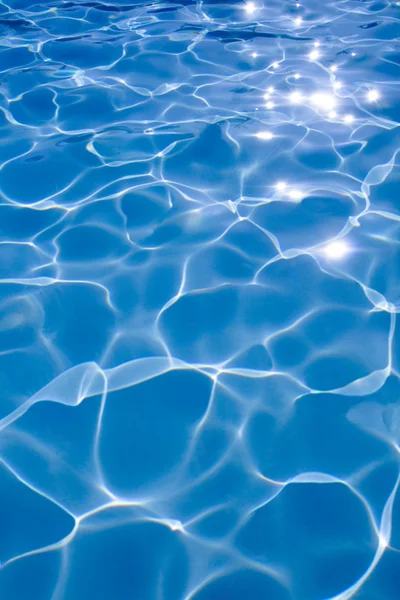Clear water in the swimming pool — Stock Photo, Image