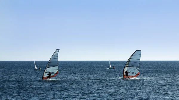 Twee windsurfer — Stockfoto