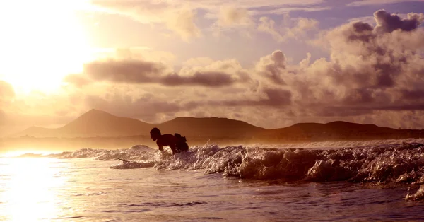 Våg och surfing — Stockfoto