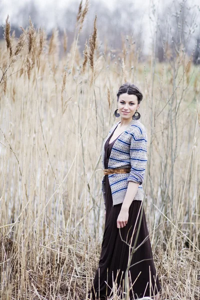 Young woman surrounded by the reeds — Stock Photo, Image