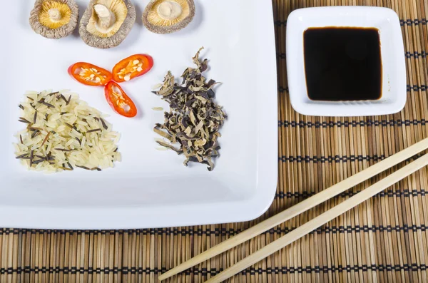 Stock image A summery composition with leek onion, champignon and peas