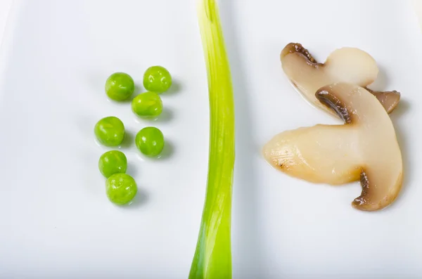 A summery composition with leek onion, champignon and peas — Stock Photo, Image