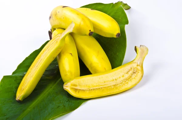 Bananenblatt mit Bananen — Stockfoto